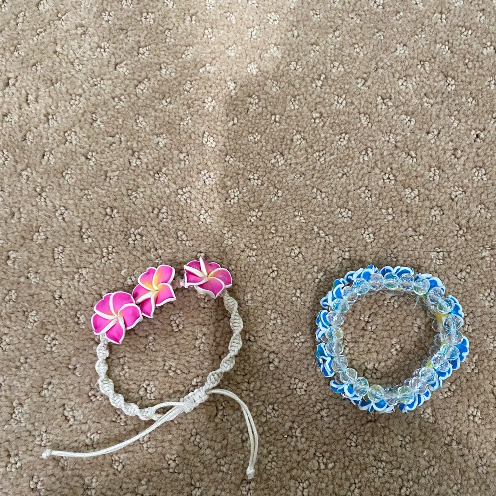 Two pack flower bracelet from Hawaii